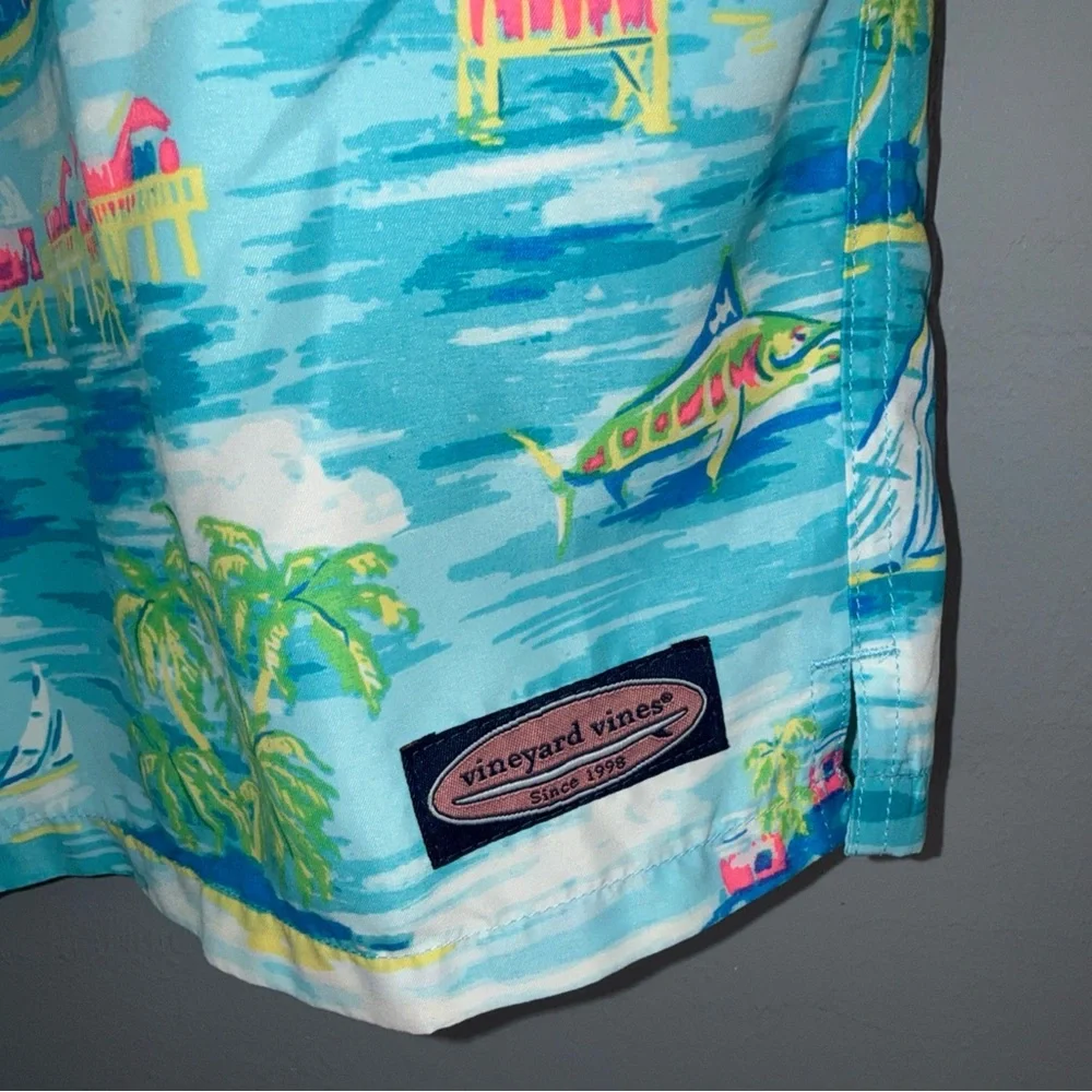 Vineyard Vines Men's Swim Trunks Tropical Islands Print XXL Beach Aloha Vacation